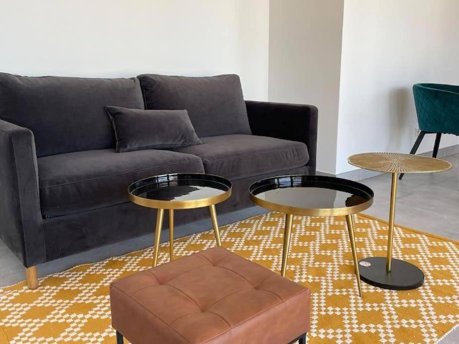 One Bedroom Flat With Terrace And Parking Appartement *