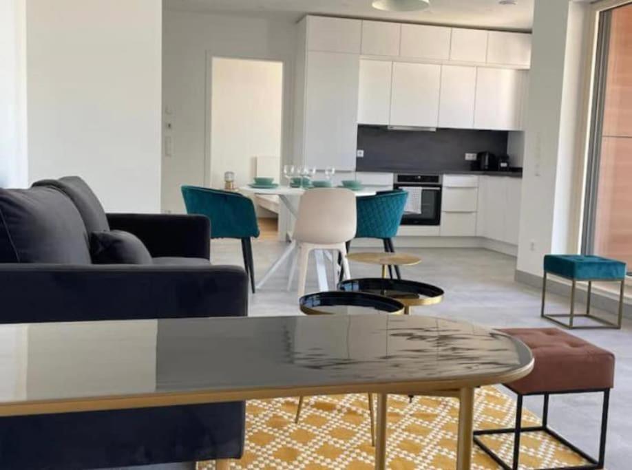 Appartement One Bedroom Flat With Terrace And Parking *